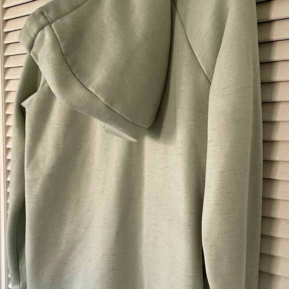 Under Armour-Like new zip up - Picture 6 of 6